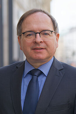 Dr. Andreas Stadler, LL.M. (Iowa) DRB-Präsidiumsmitglied Andreas Stadler im Porträt
